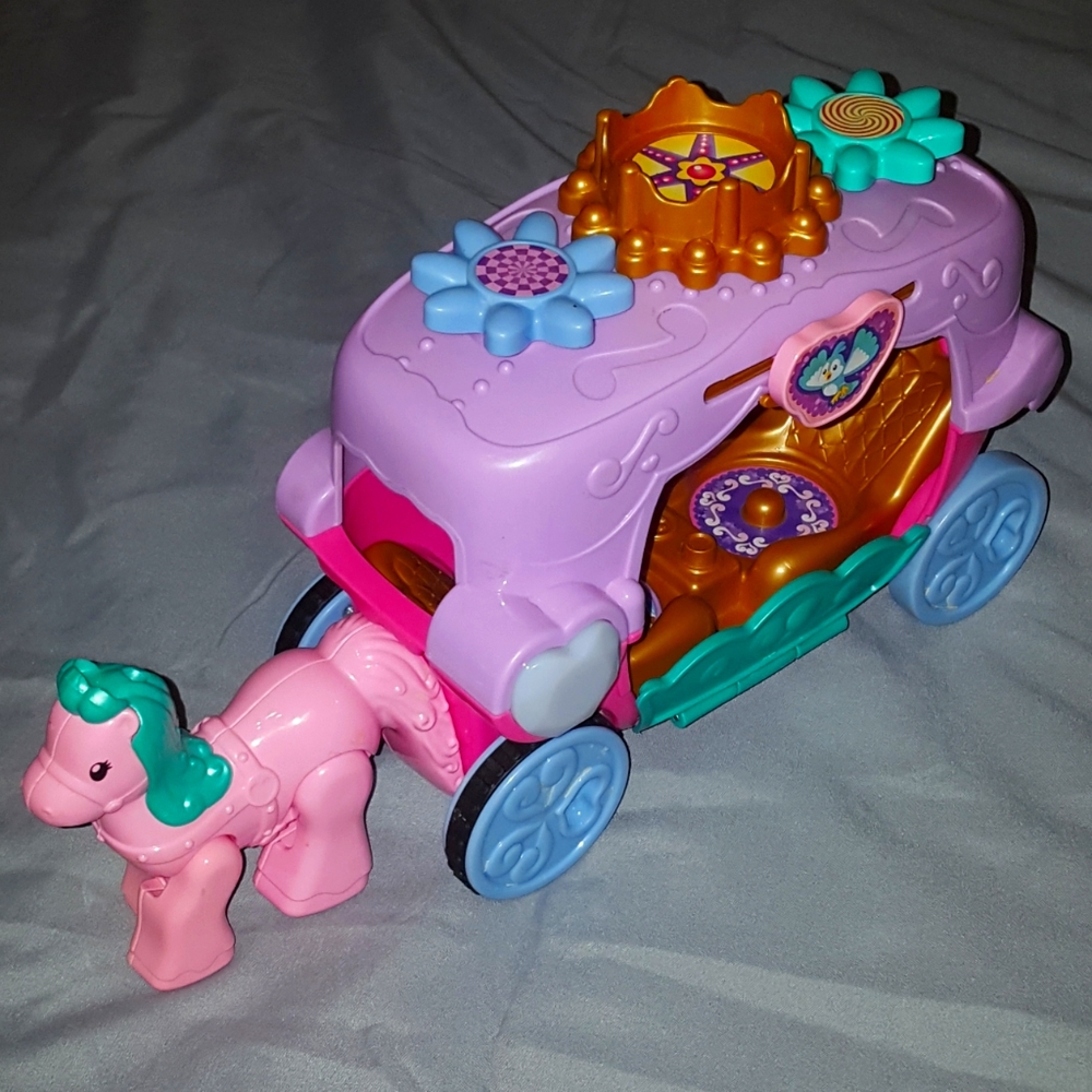 Toot-Toot Friends Kingdom Princess Lily & Carriage: Magical Interactive Fun